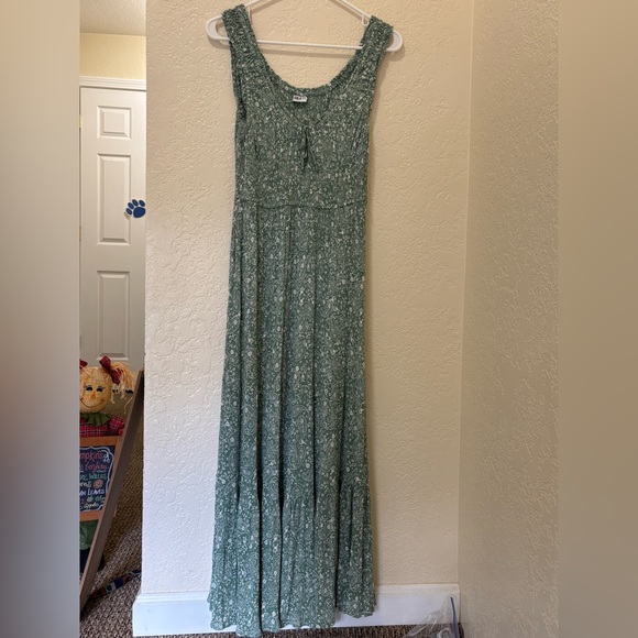 Floral Green Maxi Dress - Picture 1 of 3